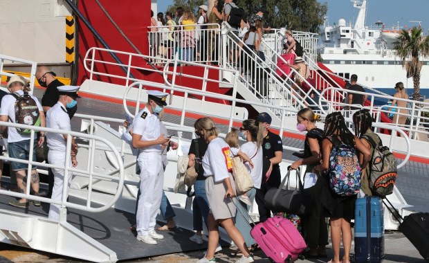 Nowe obostrzenia w Grecji. Dotyczą osób niezaszczepionych