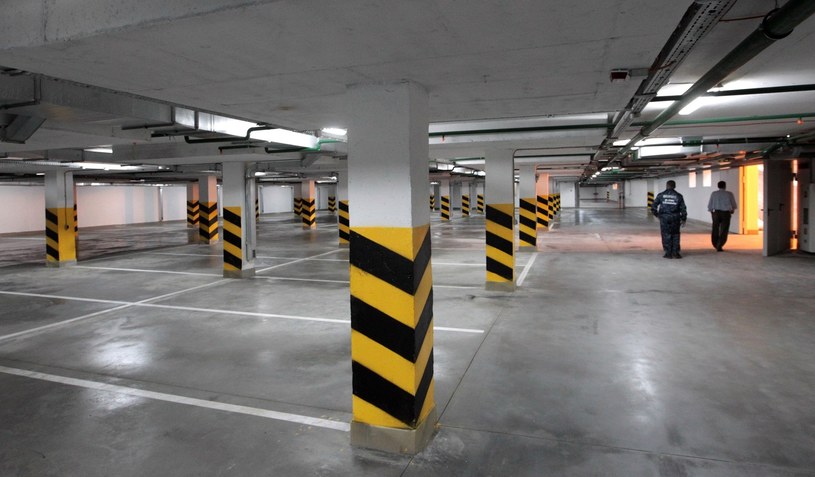 Nowe parkingi poprawią sytuację kierowców w Warszawie /Sasha Shtorm /East News