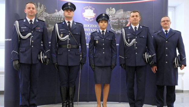 Nowe policyjne mundury galowe /Paweł Suparnak /PAP