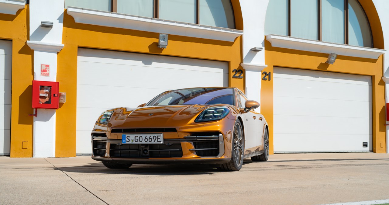 Nowe Porsche Panamera (G3) rozpoznamy po nowym zderzaku, reflektorach i chociażby złotym lakierze "Madeira Gold" /Jan Guss-Gasiński /INTERIA.PL