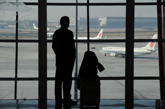 Nowe prawo lotnicze oznacza zwiększenie kosztów dla pasażerów /AFP