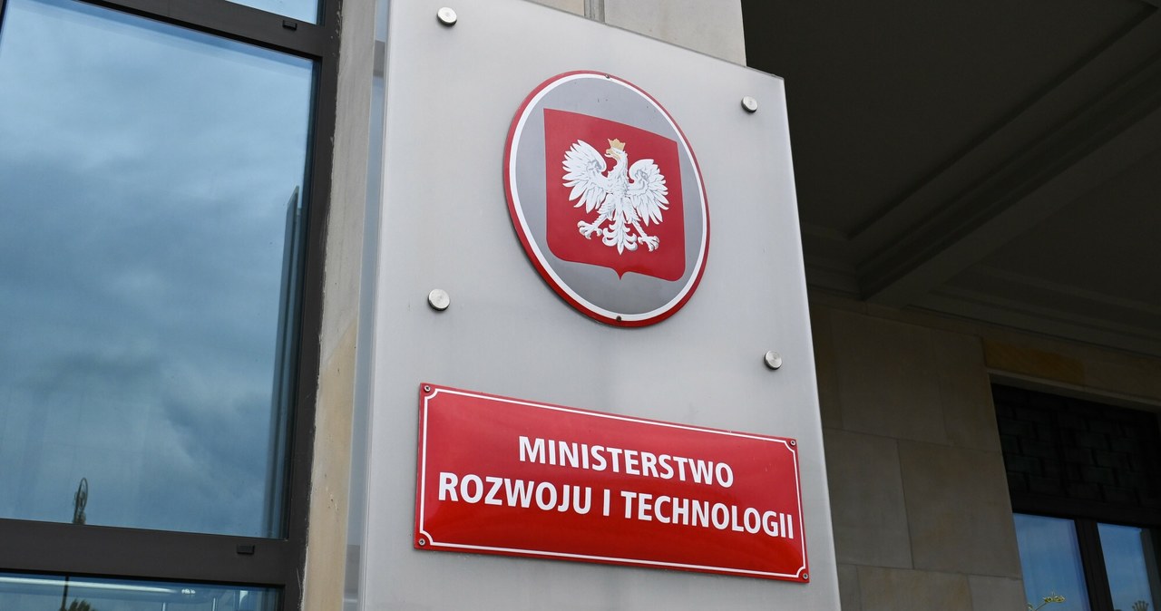 Nowe przepisy budowlane: MRiT odpowiada na zarzuty /GERARD /Reporter