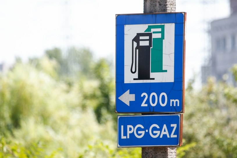 Nowe przepisy mogą uziemić 3 mln samochodów jeżdżących na gazie /Tomasz Kawka /East News