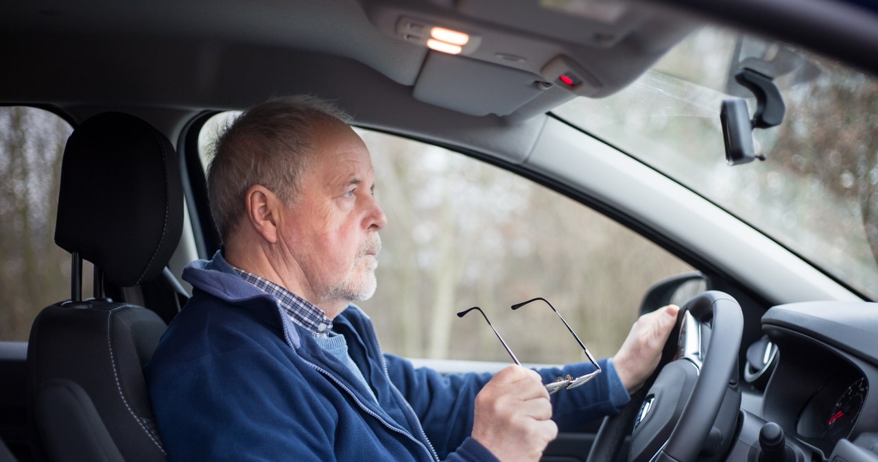Nowe przepisy mogą wprowadzić obowiązek badań okresowych dla starszych kierowców /123RF/PICSEL