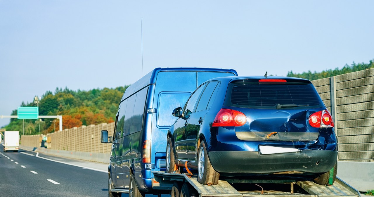 Nowe przepisy mogą znacząco wpłynąć na import samochodów używanych do Polski /123RF/PICSEL