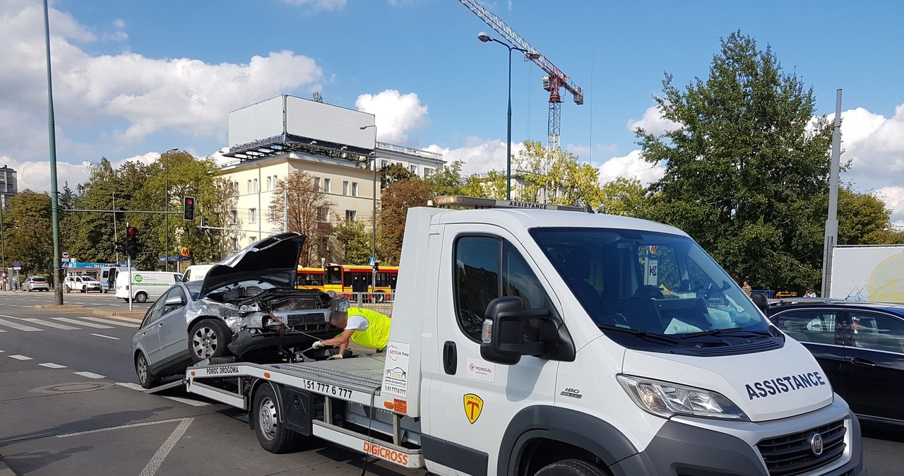 Nowe przepisy uderzą w poszkodowanych w wypadkach i kolizjach kierowców /Artur Zawadzki /Reporter