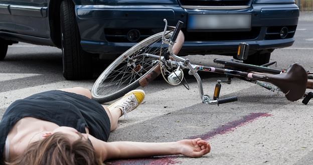 Nowe przepisy zmniejszące liczbę ofiar wypadków na drogach /AFP