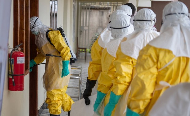 Nowe przypadki zakażenia wirusem Ebola w Ugandzie. To pracownicy prywatnej kliniki