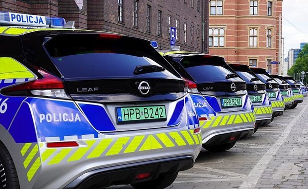 Nowe radiowozy dolnośląskiej policji. Są elektryczne