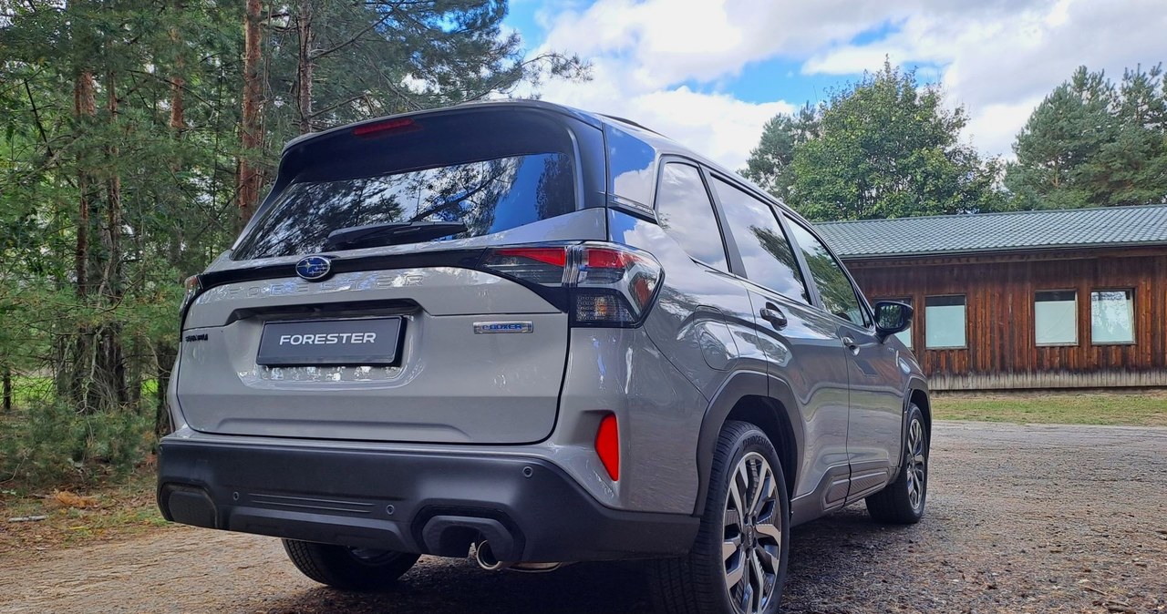 Nowe Subaru Forester wyposażone jest w dwulitrowy silnik benzynowy o mocy 136 KM i 182 Nm. Wspiera go instalacja elektryczna generująca 17 KM i 66 Nm. /Maciej Olesiuk /INTERIA.PL