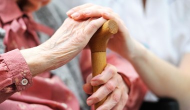 Nowe świadczenie dla osób 65+. Kto i jak będzie mógł skorzystać z bonu senioralnego?