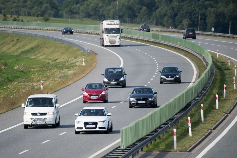 Nowe systemy przydadzą się osobom, które spędzają długie godziny za kierownicą /Wojciech Stróżyk /Reporter
