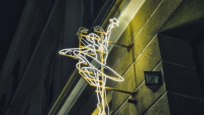 Nowe szyldy w Ostrowie Wielkopolskim. W nocy miasto rozbłyśnie neonami