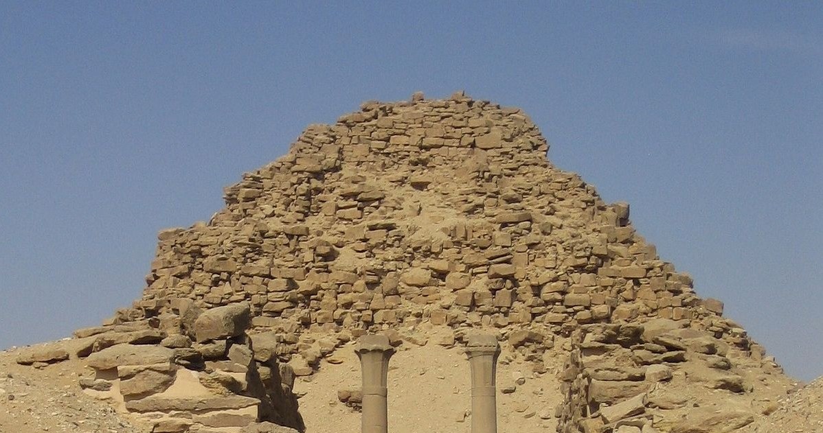 Nowe technologie pomagają archeologom. Laser pomógł odkryć tajemnicze komory w piramidzie Sahure /Aoswch/ the Creative Commons Attribution-Share Alike 2.0 Germany license /Wikipedia
