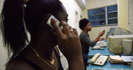 Nowe techologie mogą zmienić życie Kubańczyków /AFP