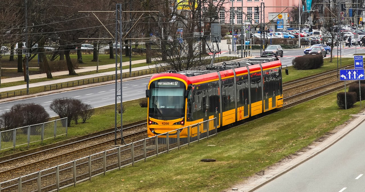 Nowe tramwaje w Warszawie. Mieszkańcy będą mogli dojechać z Wilanowa do Śródmieścia w mniej niż 30 minut /Adam Burakowski/REPORTER /East News