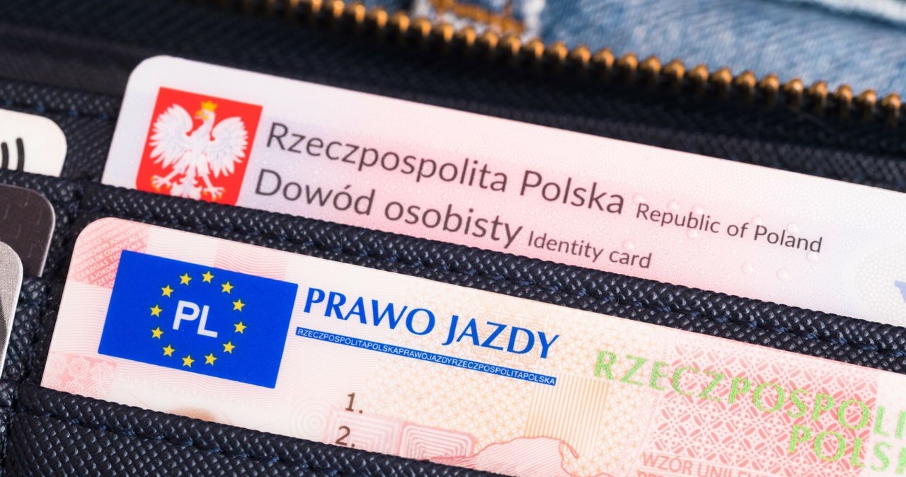 Nowe unijne przepisy nakazują wymianę bezterminowych praw jazdy. / Arkadiusz Ziolek /East News