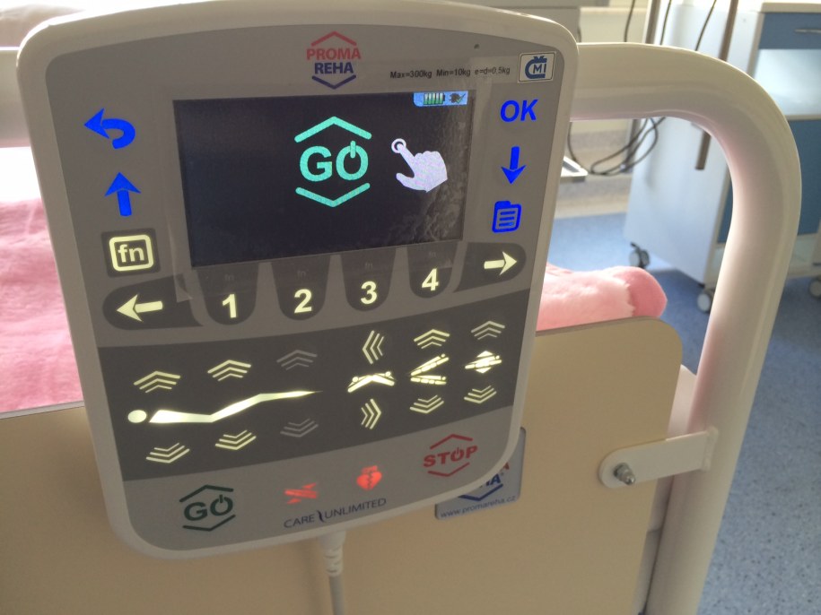 Nowe urządzenie przy łóżku oddziału w Olsztynie /Piotr Bułakowski /RMF FM