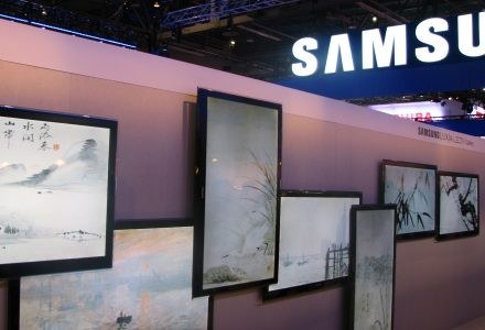 Nowe, wąskie telewizory LED Samsunga. Robią wrażenie na ścianie. /INTERIA.PL