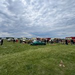 Nowe, wstrząsające wideo z wypadku na zawodach w Krośnie. BMW wpadło w widzów