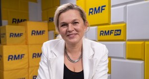 Nowe zasady używania telefonów w szkołach? Nowacka: Z przyjemnością to zrobię