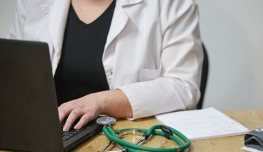 Nowe zasady wynagrodzeń dla medyków ZUS. Zarobią nawet ponad 20 tys. zł