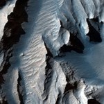​Nowe zdjęcia spektakularnego kanionu na Marsie