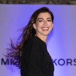 Nowe zdjęcia z "Odysei". Pierwsze spojrzenie na postać Anne Hathaway