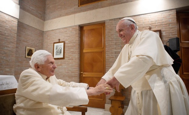Nowe zdjęcie Benedykta XVI. Opublikowała je fundacja Josepha Ratzingera 