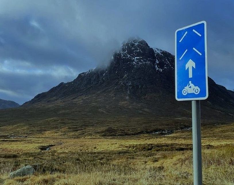Nowe znaki dla motocyklistów na szkockich drogach poprawiają bezpieczeństwo / Ministerstwo Transportu Szkocji /materiały prasowe