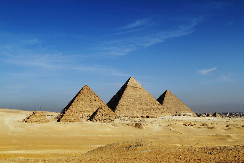Nowe znalezisko ma być o około 2500 lat starsze niż piramidy w Gizie /123RF/PICSEL