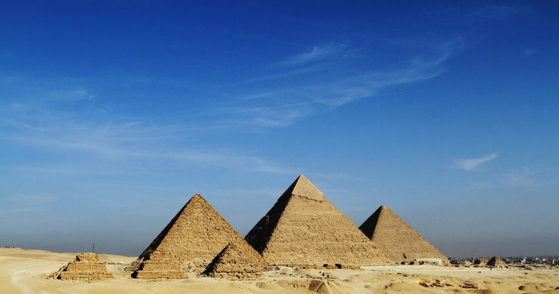Nowe znalezisko ma być o około 2500 lat starsze niż piramidy w Gizie /123RF/PICSEL
