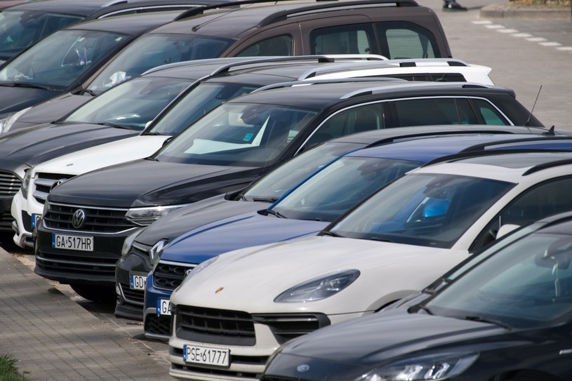 Nowego podatku od aut spalinowych nie będzie, ale szykują się zmiany w akcyzie /Wojciech Strozyk/REPORTER /Reporter
