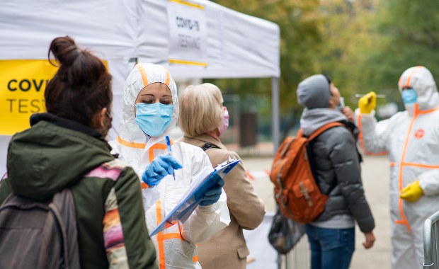 Nowej ustawy covidowej nie będzie. Po klęsce w Sejmie PiS rozkłada ręce