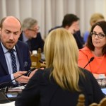Nowele ustaw o SN i TK ekspresowo mkną przez Sejm. Opozycja próbuje protestować