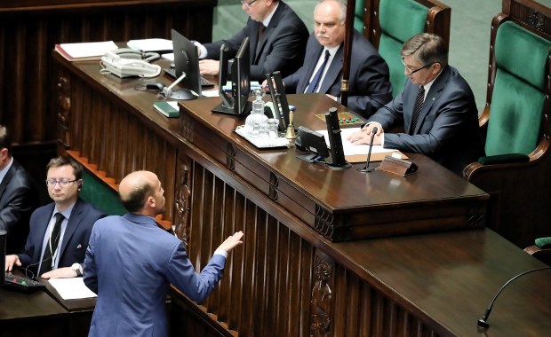 Nowelizacja nowelizacji przez autopoprawkę z marszałkiem w tle