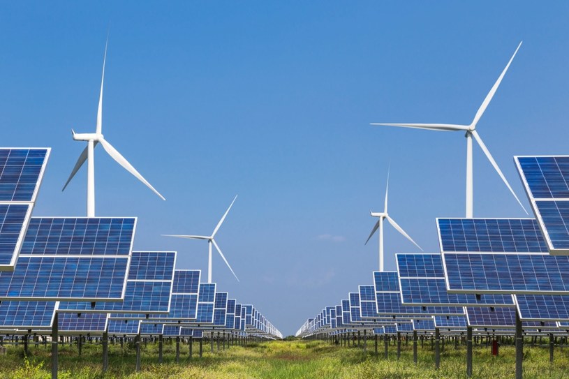 Nowelizacja ustawy o OZE da możliwość korzystania z odnawialnych źródeł energii prosumentom wirtualnym /123RF/PICSEL