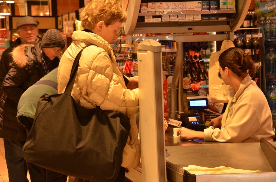 Nowelizacja ustawy o zakazie handlu w niedzielę i święta ma m.in. spowodować, że sklepy nie będą mogły udawać placówek pocztowych - /Archiwum RMF FM