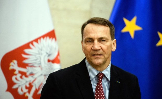 Nowi wiceministrowie w MSZ. Sikorski wręczył nominacje