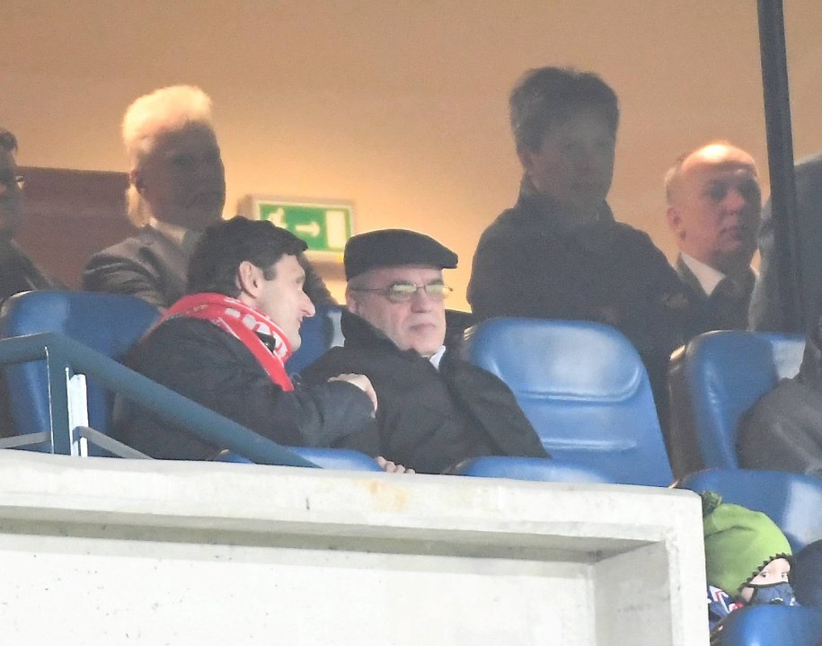 Nowi właściciele Wisły Kraków Mats Hartling (L) i Vanna Ly (P, w głębi) /	Jacek Bednarczyk   /PAP