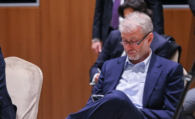 Nowiczok albo chloropikryna. Czym próbowano otruć Abramowicza?