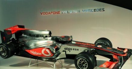 Nowiutki i błyszczący McLaren na sezon 2010 /AFP