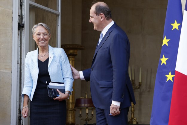Nowo mianowana premier Francji Elisabeth Borne i Jean Castex, który dziś podał się do dymisji. /LUDOVIC MARIN / POOL /PAP/EPA