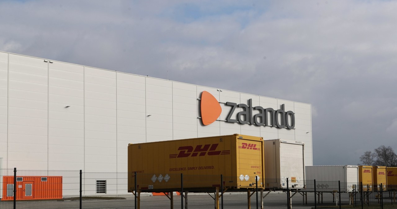 Nowo otwarte centrum logistyczne Zalando w Głuchowie k. Łodzi /PAP