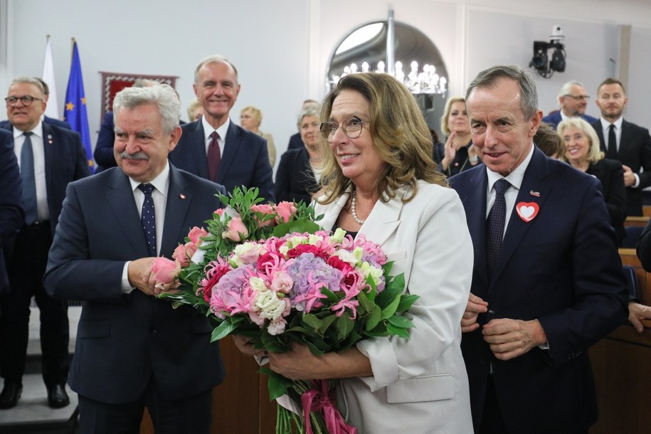 Nowo wybrana marszałek Małgorzata Kidawa-Błońska (C) oraz senatorowie KO Kazimierz Kleina (2L), Bogdan Klich (3L) i Tomasz Grodzki (C-P) podczas pierwszego posiedzenia Senatu XI kadencji na sali obrad izby w Warszawie /Paweł Supernak /PAP