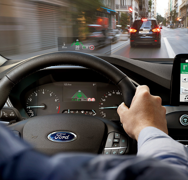 Nowoczesne technologie znacznie przyczyniają się do zwiększenia bezpieczeństwa kierowcy i jego pasażerów. /.