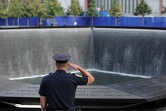 Nowojorczycy oddają hołd ofiarom 11 września