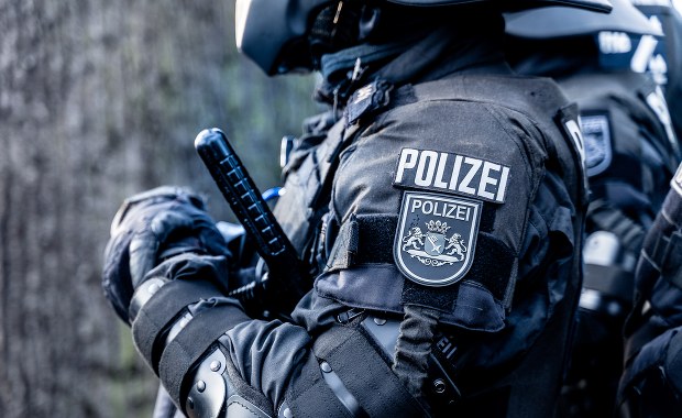 Noworoczne zamieszki w Berlinie. Ponad 40 rannych policjantów