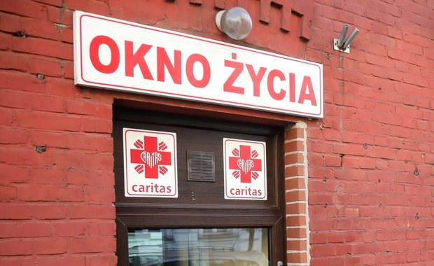 Noworodek w oknie życia. Chłopiec otrzymał już imię