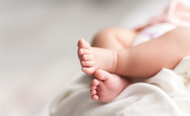 Noworodek w oknie życie we Wrocławiu. "Nie miał nawet zaciśniętej pępowiny"